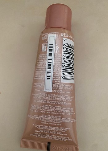 Beden L'Oréal Lumi Glotion 902 Açık Bej Işıltı Sıvısı