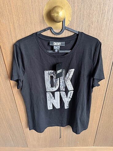 Dkny tshirt