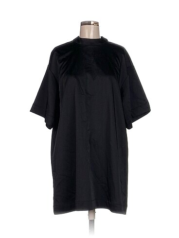 H&M Kısa Elbise %70 İndirimli.