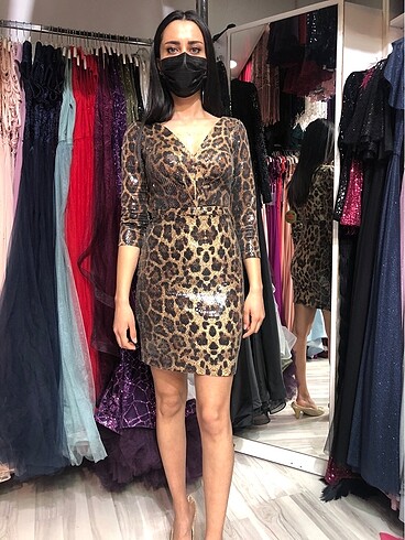 Hiç giyilmemiş leopar abiye