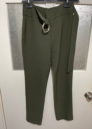 Kadın Haki Kumaş Kemerli Pantolon ve siyah pantolon