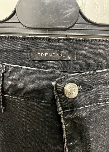 Trendyol & Milla Siyah Gri Regular Fit Kadın Denim Pantolon
