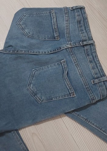 Gri Yırtık Detaylı Kadın Kot Pantolon - Görsel 2