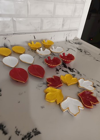 Çiçek Desenli Çok Renkli Tabak Seti