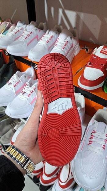 Nike 36 dan 40 a kadar njmaralar mevcut 