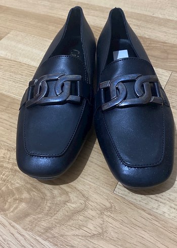 Tokalı Siyah Deri Kadın Loafer