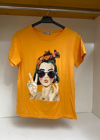 Sarı Baskılı Kadın Tişört - Görsel 2