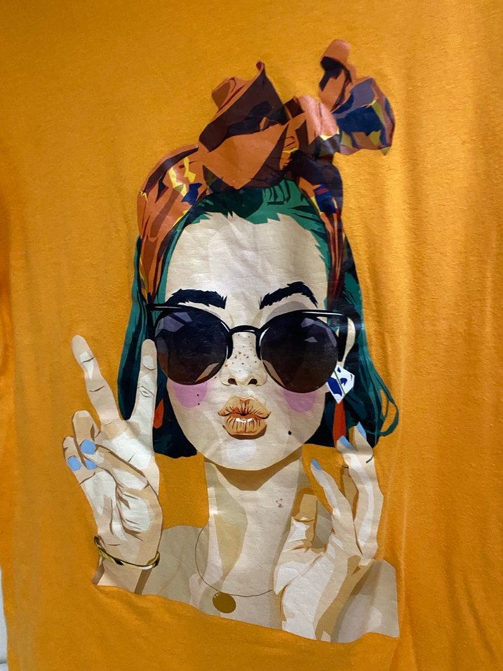 Sarı Baskılı Kadın Tişört - Görsel 3