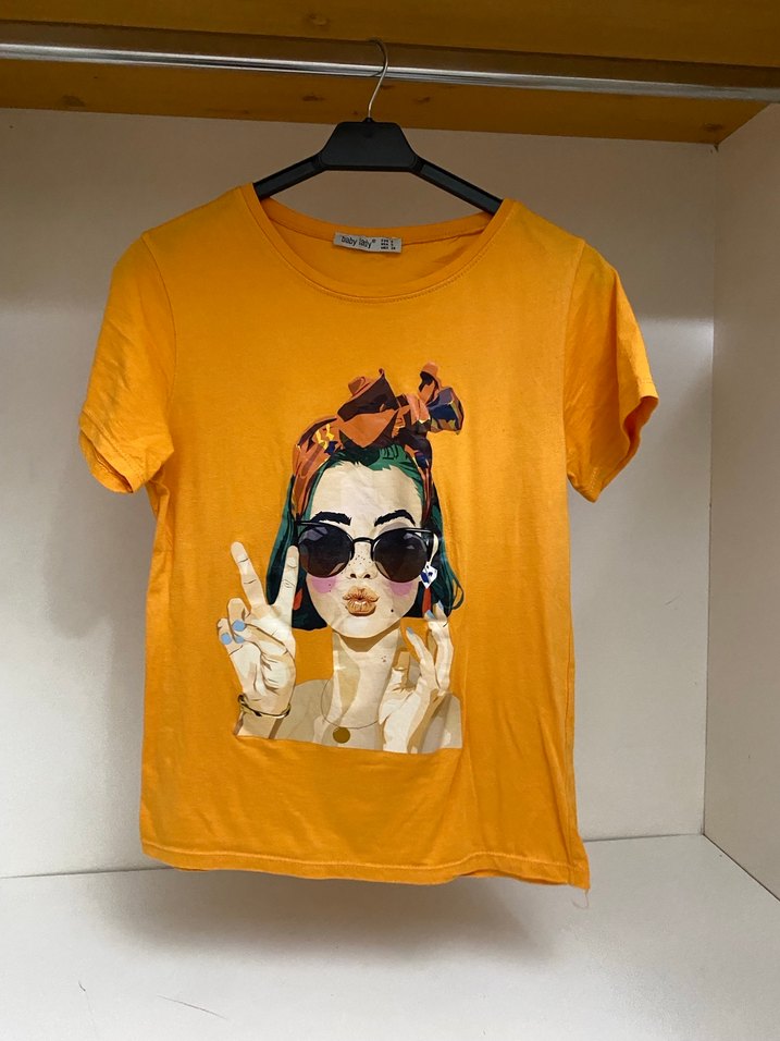 Sarı Baskılı Kadın Tişört - Görsel 2