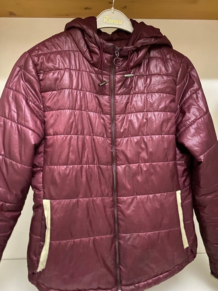 Bordo Parlak Kapüşonlu Kadın Mont - Görsel 3