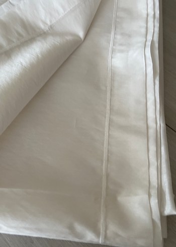 Parlak Beyaz Düz Masa Örtüsü - Görsel 4