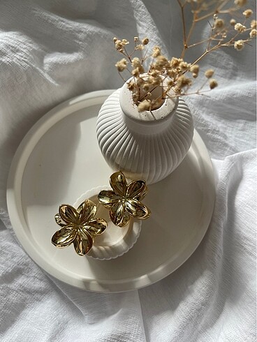 Gold lotus toka