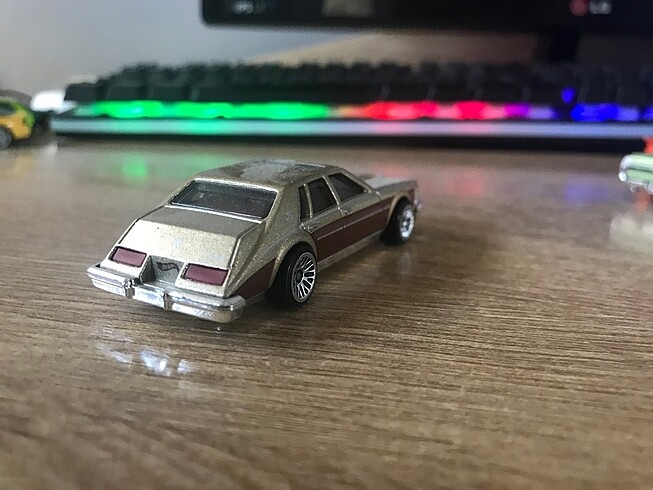  Hotwheels cadillac seville