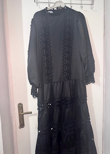 40 Beden Siyah Nakışlı Uzun Gotik Elbise