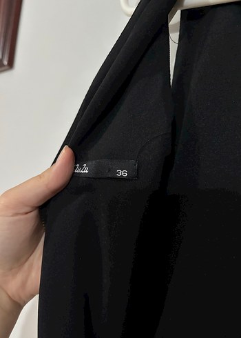 Siyah V Yakalı Midi Gövdeyi Saran Elbise - Görsel 5