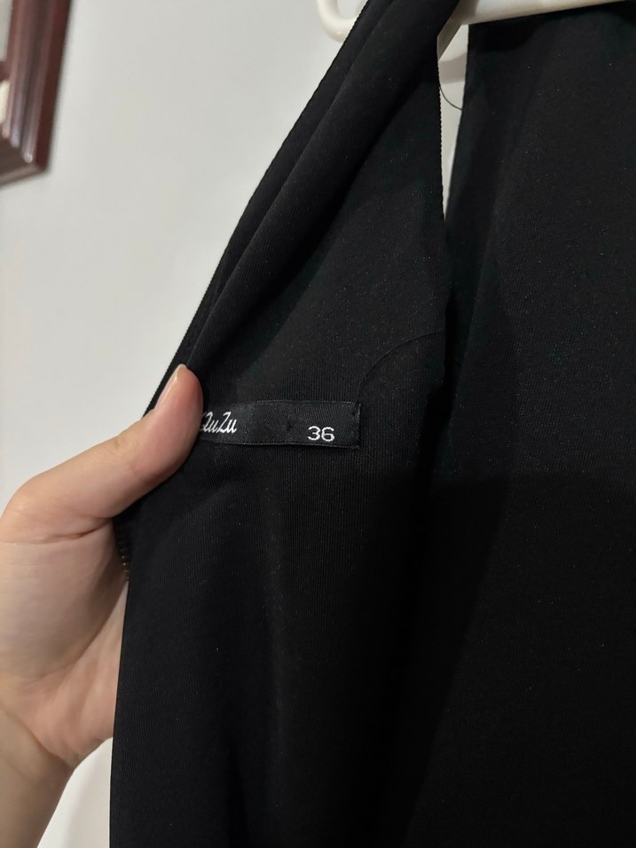 Siyah V Yakalı Midi Gövdeyi Saran Elbise - Görsel 5