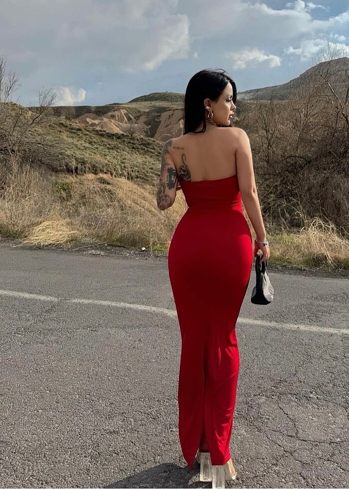 KIRMIZI YIRTMAÇLI UZUN ELBİSE - Görsel 3