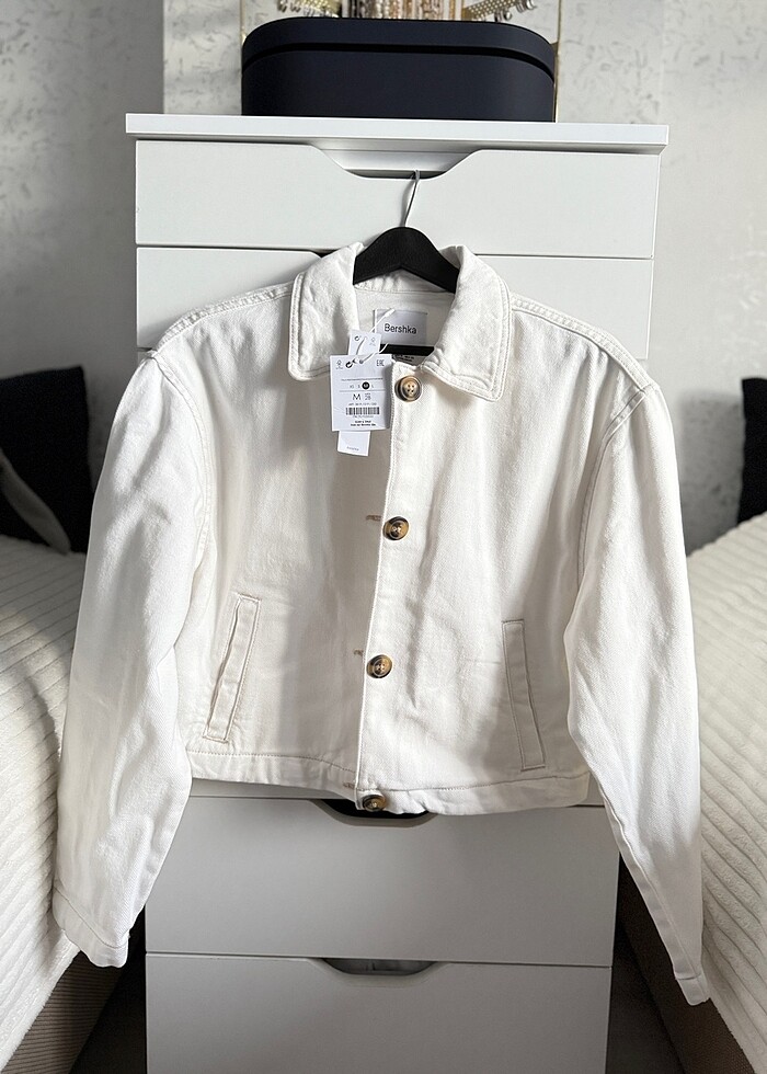 BERSHKA DÜĞMELİ BEYAZ CEKET - Görsel 2