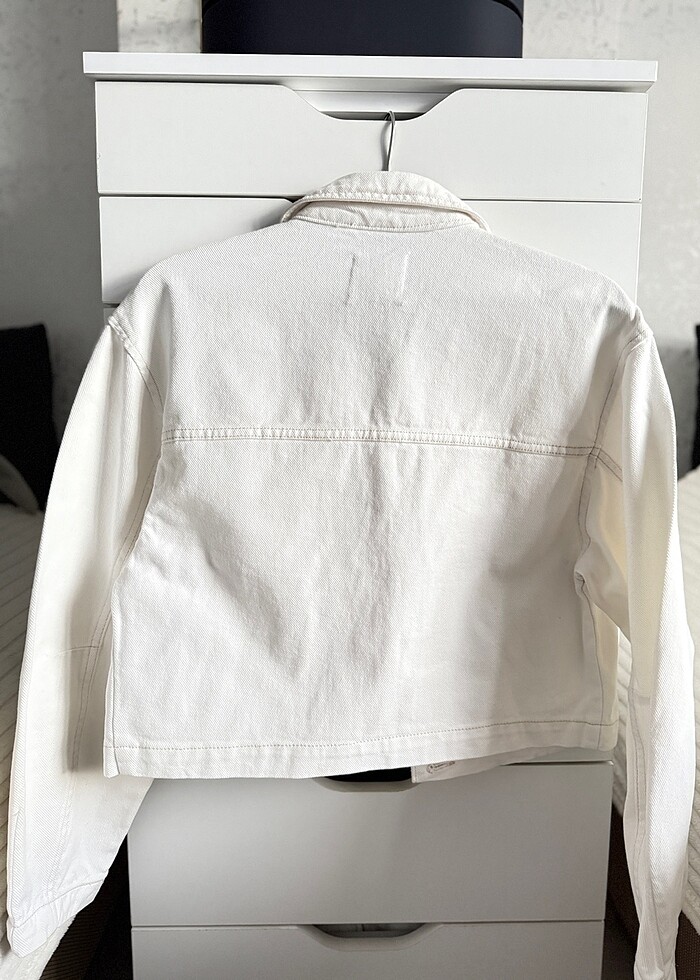 BERSHKA DÜĞMELİ BEYAZ CEKET - Görsel 3