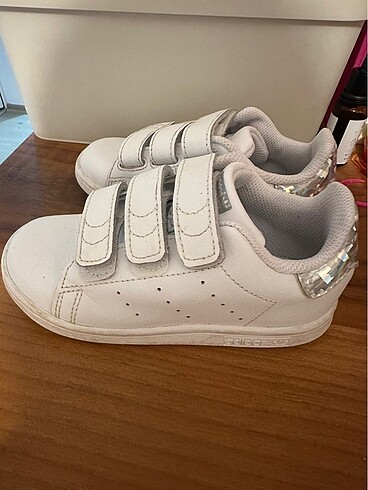 27 Beden Adidas çocuk ayakkabı