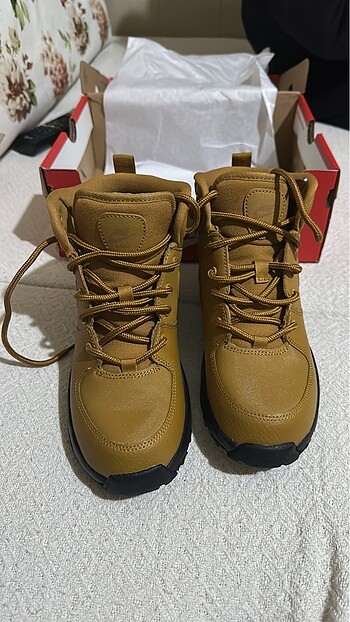 Nike çocuk bot