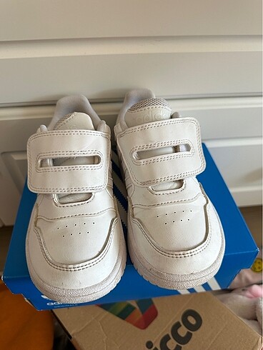 Adidas spor ayakkabı