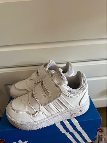 26 Beden beyaz Renk Adidas spor ayakkabı