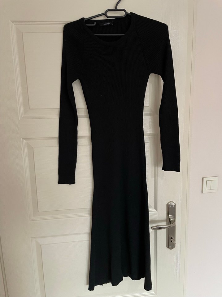 Uzun Kollu Siyah Yırtmaçlı Uzun Elbise triko - Görsel 3