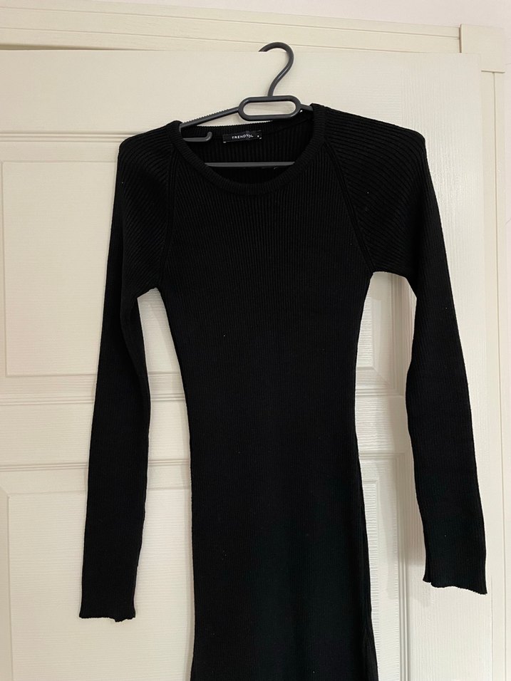 Uzun Kollu Siyah Yırtmaçlı Uzun Elbise triko - Görsel 2