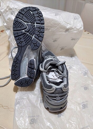 42 Beden New Balance 1906R 