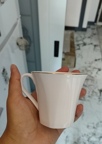 Beyaz Kulplu İnce Kenarlı Fincan