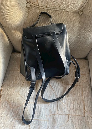 Siyah Deri Tokalı Kadın Sırt Çantası - Görsel 3