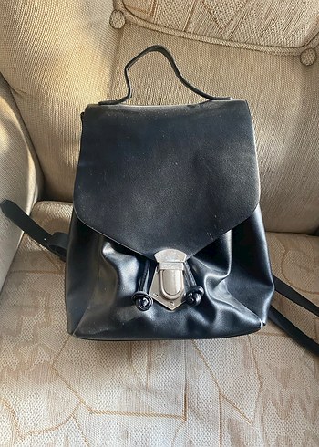 Siyah Deri Tokalı Kadın Sırt Çantası - Görsel 2