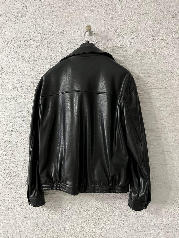 Siyah Yüksek Yakalı Deri Ceket - Görsel 2