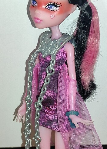 Beden Renk Monster High - Haunted Draculaura (stand + tarak dahil)
