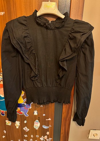 Uzun Kollu Fırfırlı Siyah Gotik Gömlek - Görsel 3