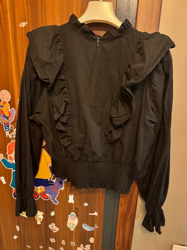 Uzun Kollu Fırfırlı Siyah Gotik Gömlek - Görsel 4