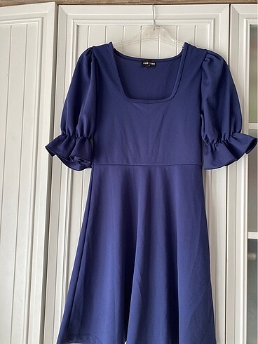 Kare Yaka Balon Kol Mini Krep Elbise - Görsel 3