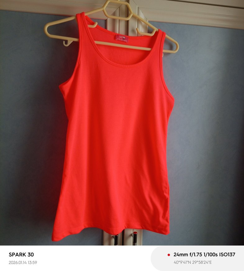 Kırmızı V Yaka Salaş Atlet - Görsel 2