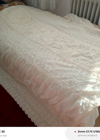 Nakışlı Krem Yatak Örtüsü - Görsel 3