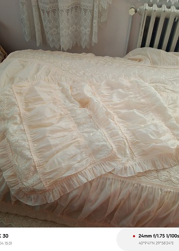 Nakışlı Krem Yatak Örtüsü - Görsel 2