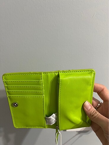  Beden yeşil Renk Bershka cüzdan