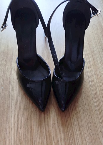 Kemerli Siyah Gotik Stiletto Topuklu Ayakkabı