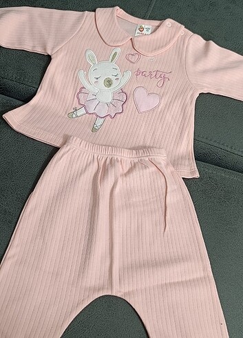 Kız bebek 3 ay takım etiketli 