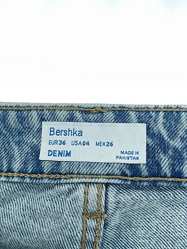 36 Beden mavi Renk Bershka Jean / Kot %70 İndirimli.
