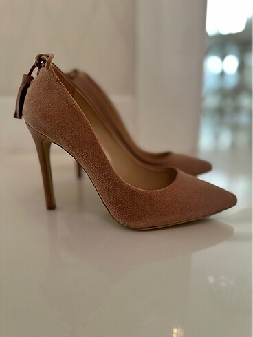 Elle süet stiletto
