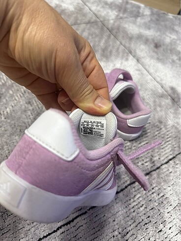 23 Beden Adidas spor ayakkabı