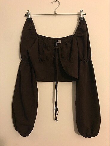 Dekolteli crop