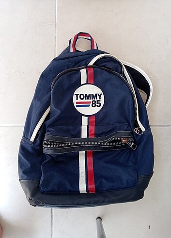 2.El Orjinalinal Tommy Hilfiger Sırt Çantası 