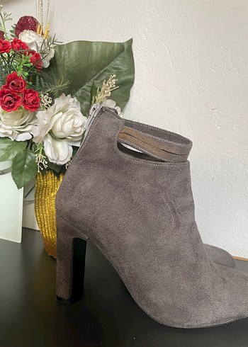 Gri Süet Stiletto Topuklu Kadın Bot - Görsel 4